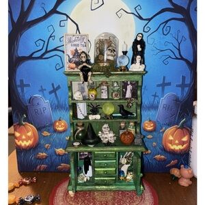 Dollhouse Green Halloween Miniature Shelf Decor 1:12